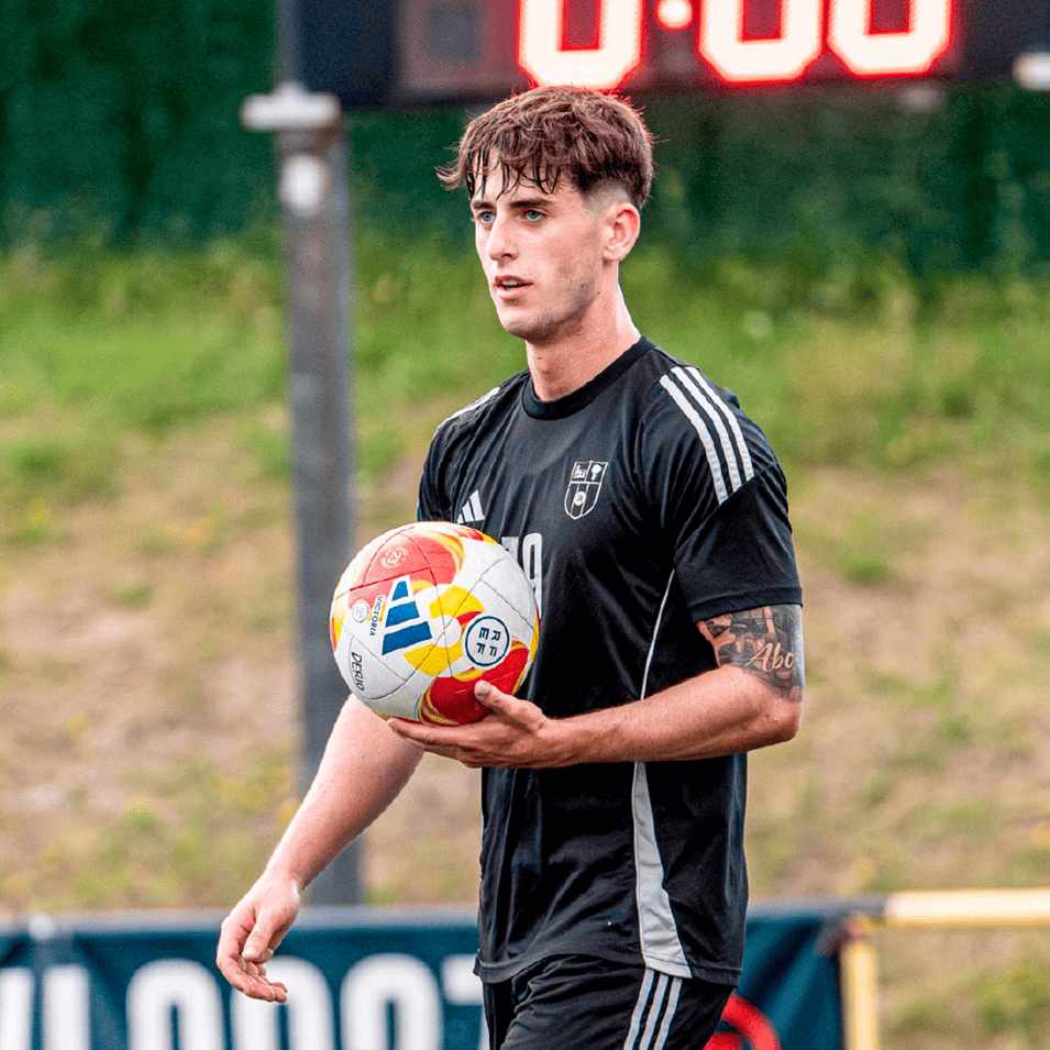 Mitxel Moral, futbolista del C.D. Derio, representado por BeyondPlayer en el País Vasco.