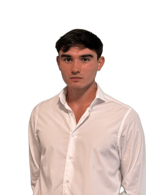 "Retrato de Alex González, CEO y fundador de BeyondPlayer, agencia internacional de representación de futbolistas."